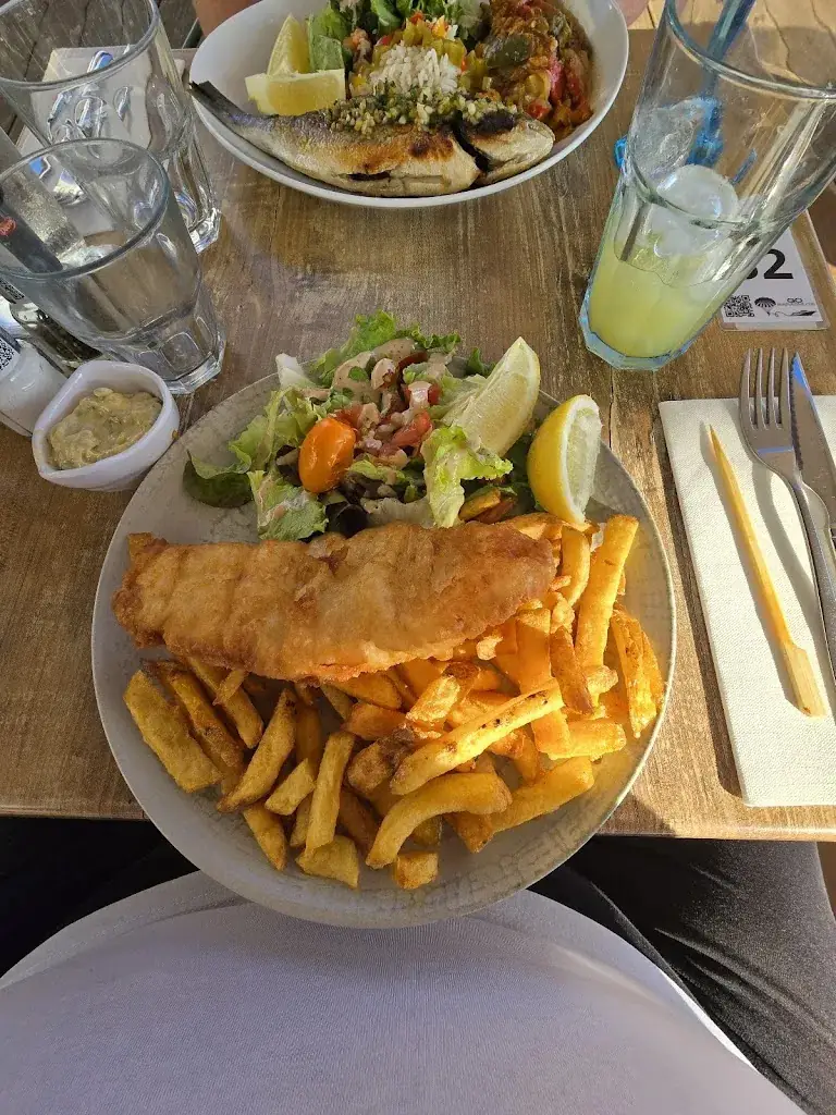 Spencer Hughes-Morris_Phanette Restaurant_Grau-du-Roi_review