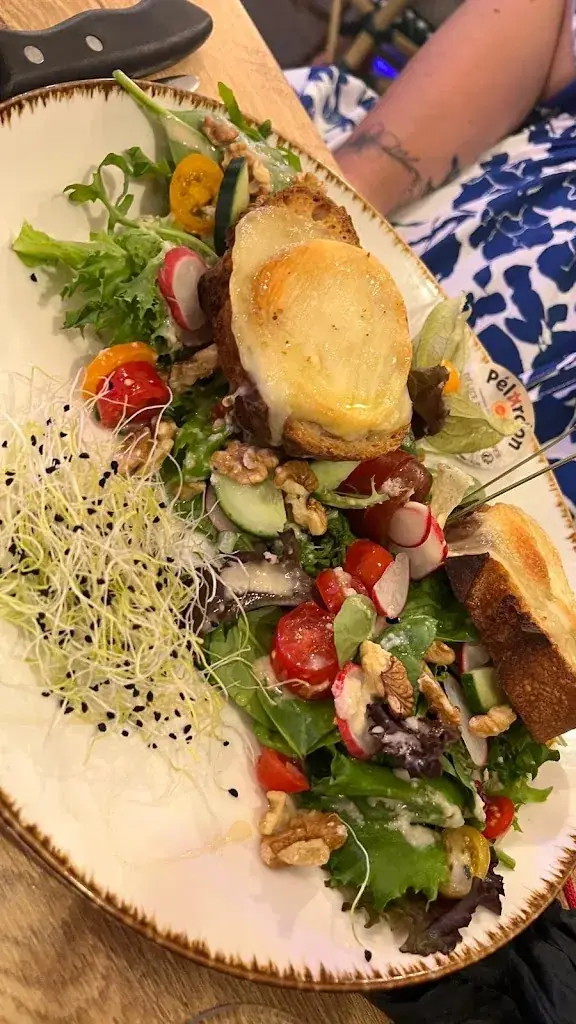 looklady dakimis_Chez Lola_Grau-du-Roi_review