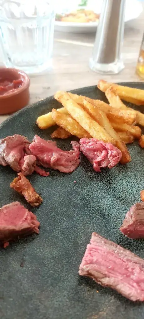 Dan Rioux_Chez Lola_Grau-du-Roi_review