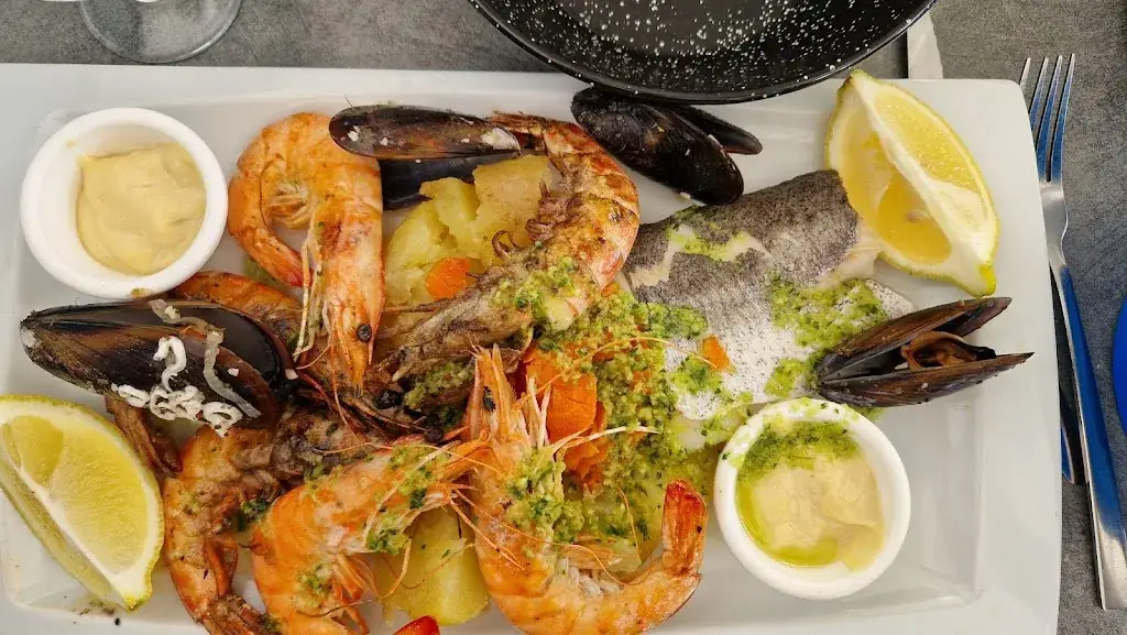 Roland Nijessen_Le Modern Café_Grau-du-Roi_reseña