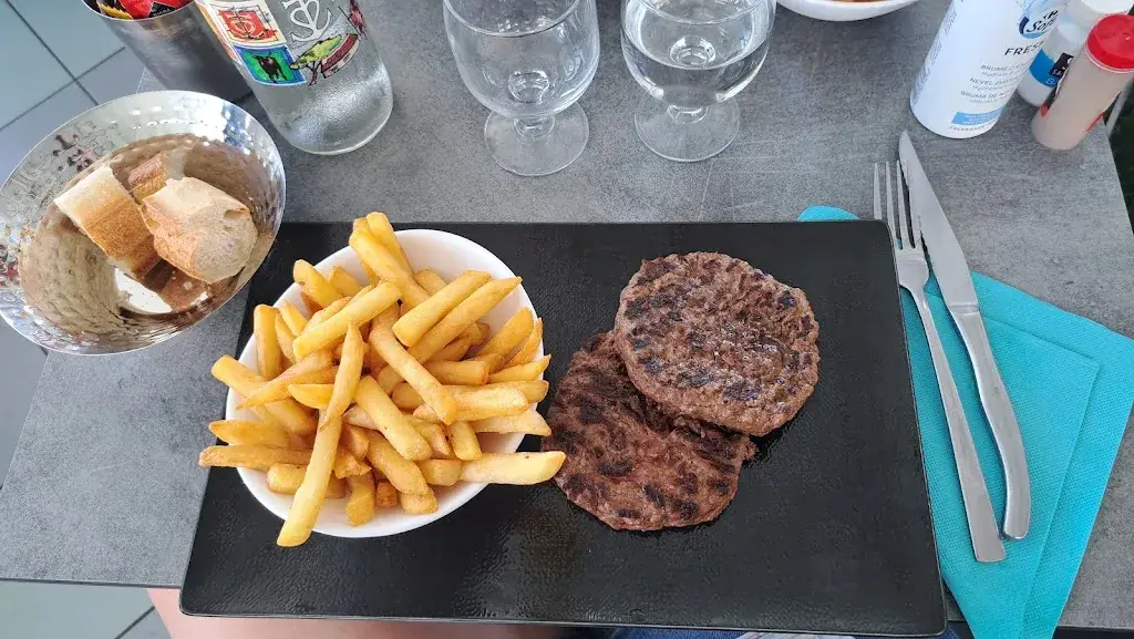 Sarah Martins Ferreira_Le Modern Café_Grau-du-Roi_reseña