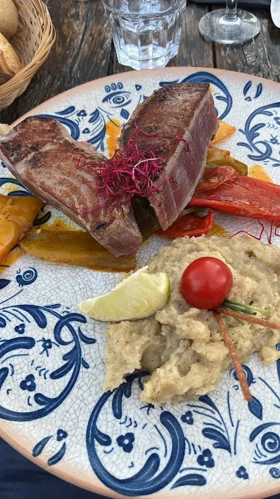 Emilien Mathia_La cachette de mamé_Grau-du-Roi_review