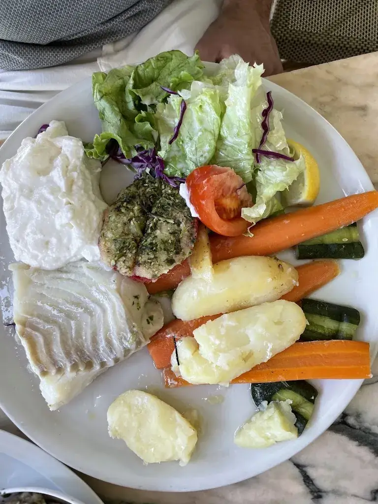 reine wahab_Le Quai Dix-Neuf_Grau-du-Roi_reseña