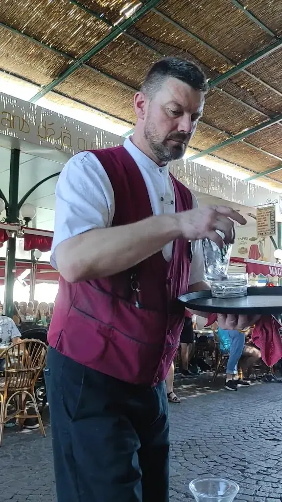 Le Quai Dix-Neuf_Grau-du-Roi_slider_image_2