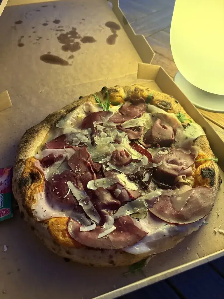 Tom Blue_Casa di Maria_Grau-du-Roi_review