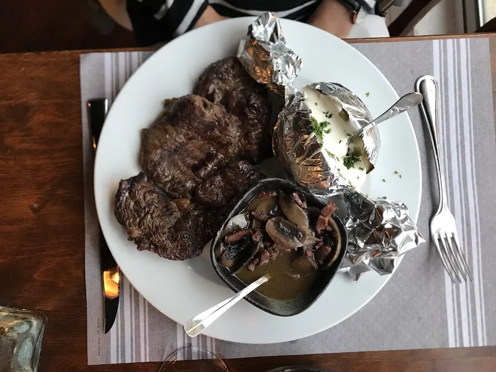 Jorge Bravo-Pratscher_LA RAMBALLADE_Angles_review