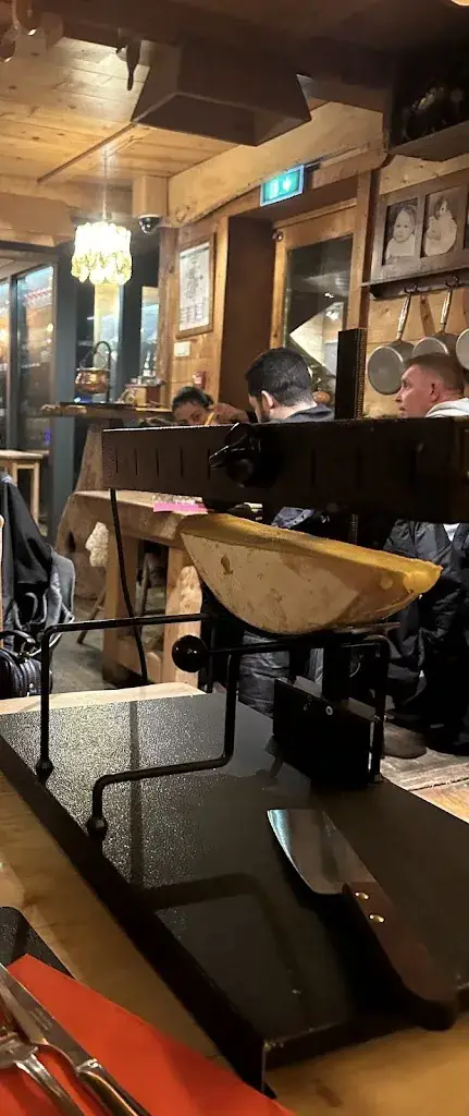 Fahri Asgarzade_La Table à Raclette_Saint-Julien-en-Genevois_review