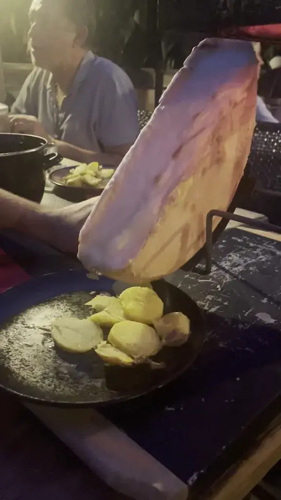 Laura Linuesa_La Table à Raclette_Saint-Julien-en-Genevois_review