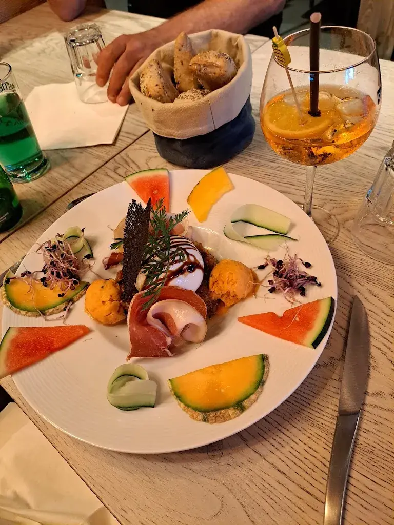 LA LOUVE_Angles_slider_image_3