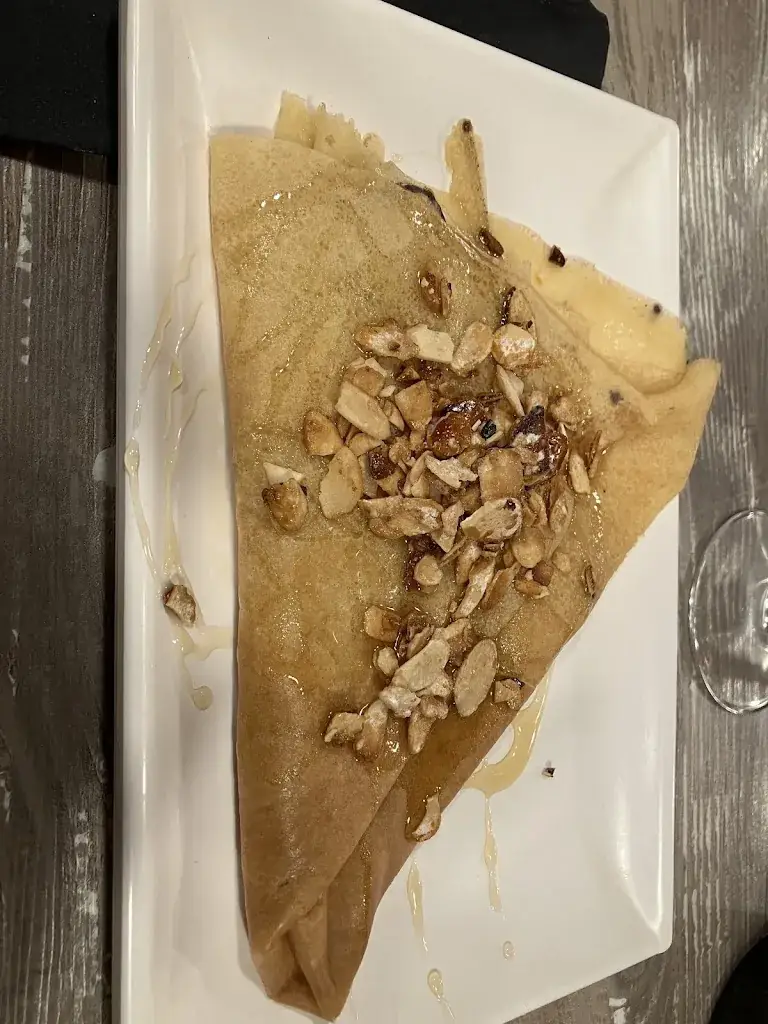 Marie Biaci_La Marmotte_Angles_review