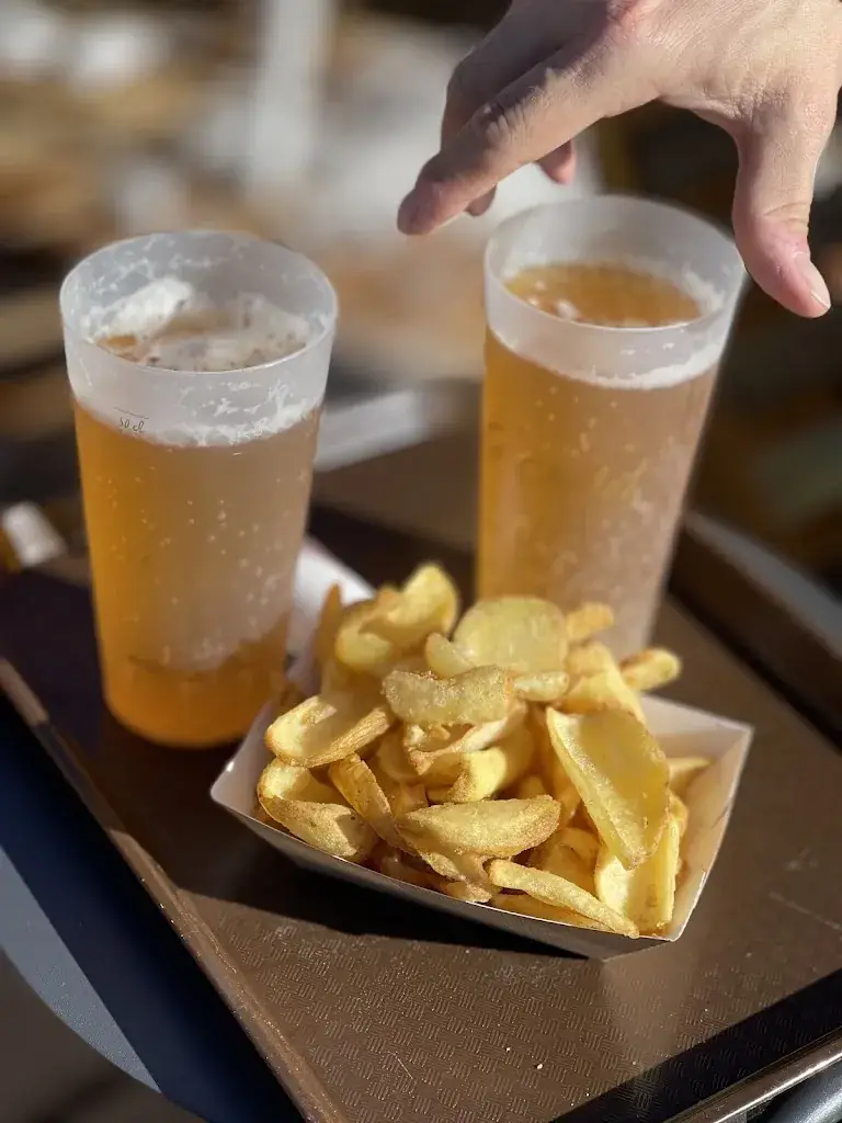 Keren Brun_Le Chalet Rest’O_Angles_review