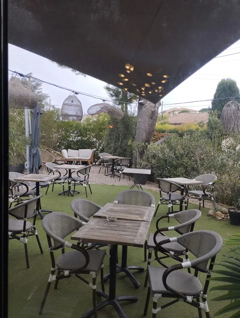 Le Dodo Blanc Avignon  restaurant in Angles