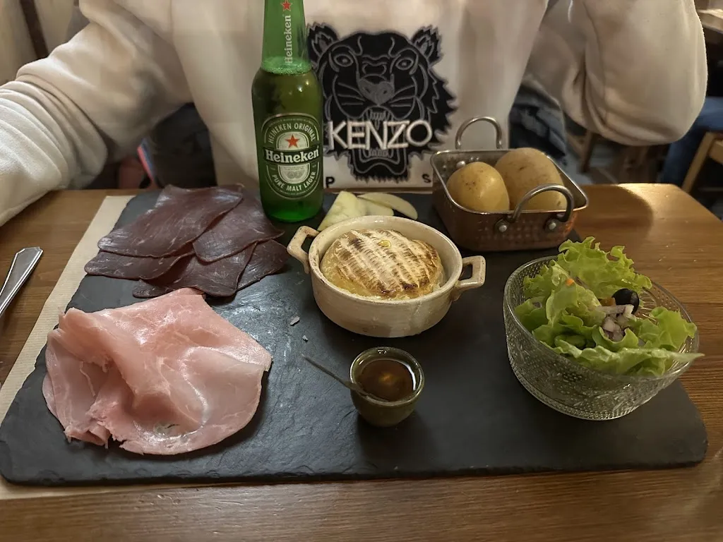 Eduardo Massoud Hervas_Creperie La Grange_Angles_recensione