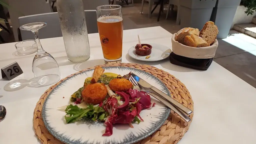 Thorbjörn Hoverberg_La Tonnelle_Angles_review