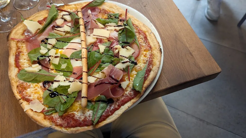 Michel BOfficiel_Les Romarins_Angles_review