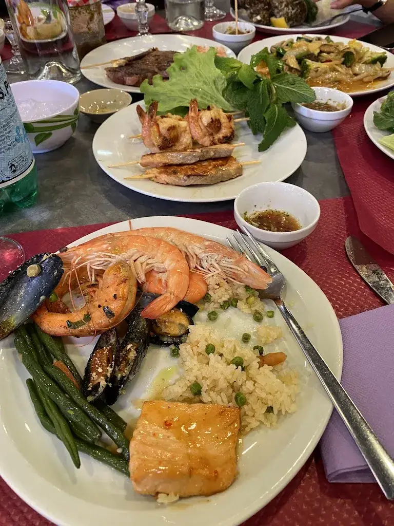 Nat Nattaya_Planete Food_Angles_review