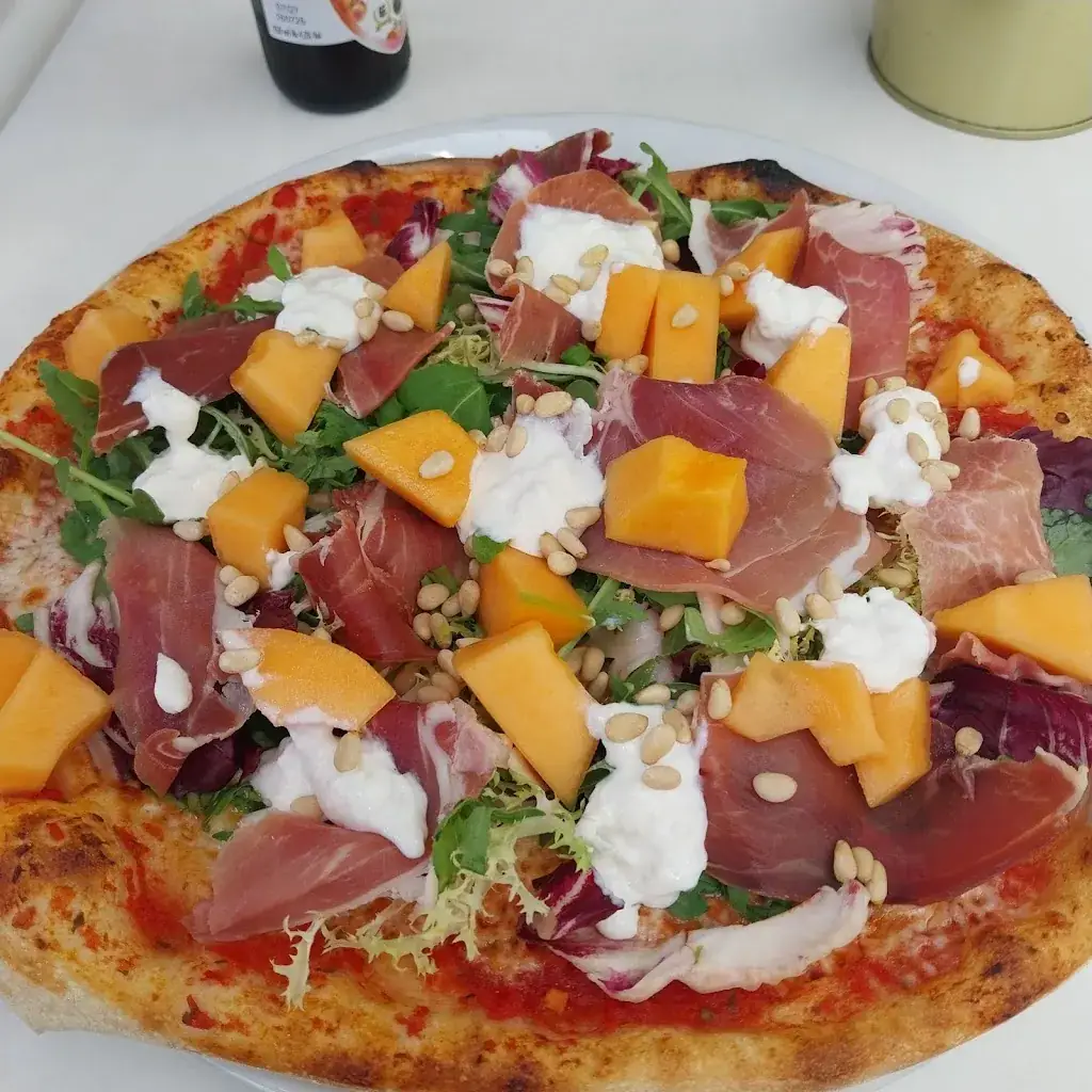 Alexandra Rousseau_Pizza Concept_Angles_recensione