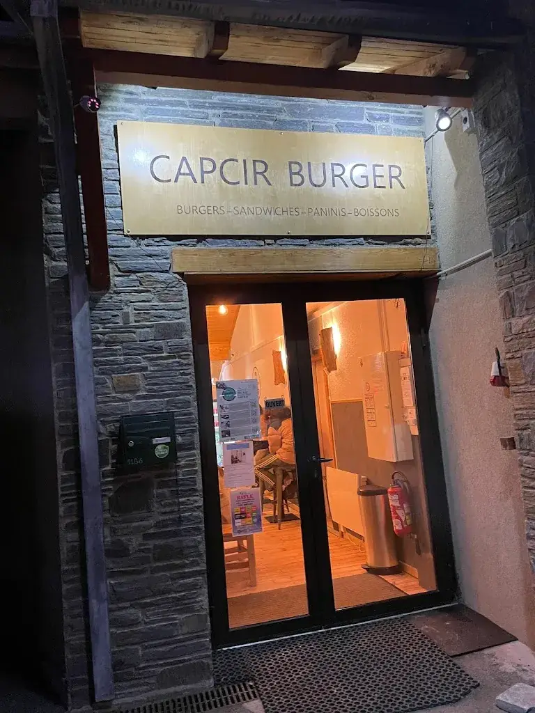 CAPCIR BURGER_Angles_slider_image_1