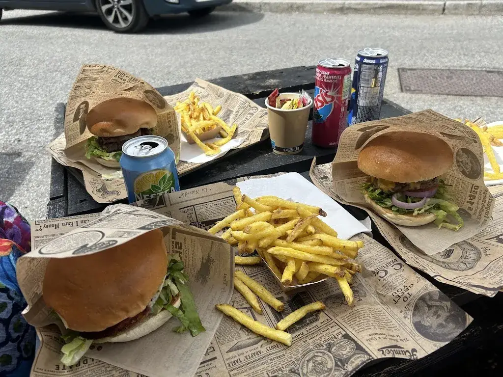 CAPCIR BURGER_Angles_slider_image_3