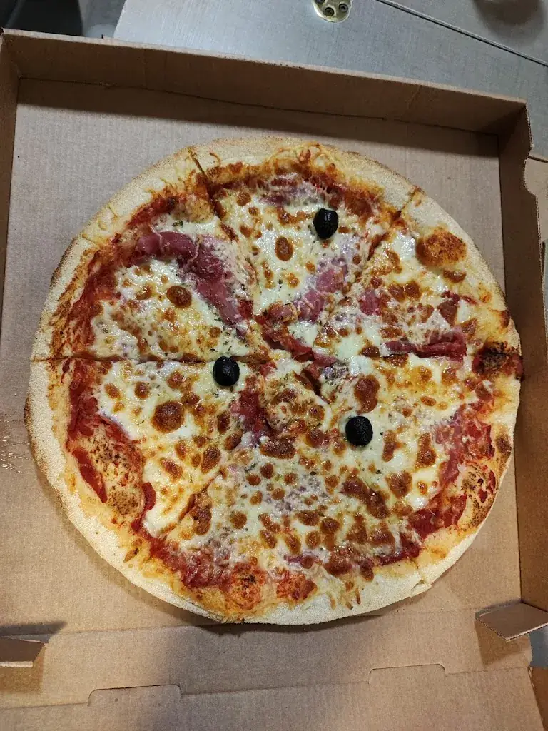 Menu_Xtreme Pizza_Angles_image_2