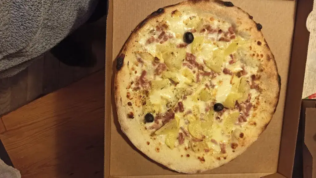 Menu_Xtreme Pizza_Angles_image_6