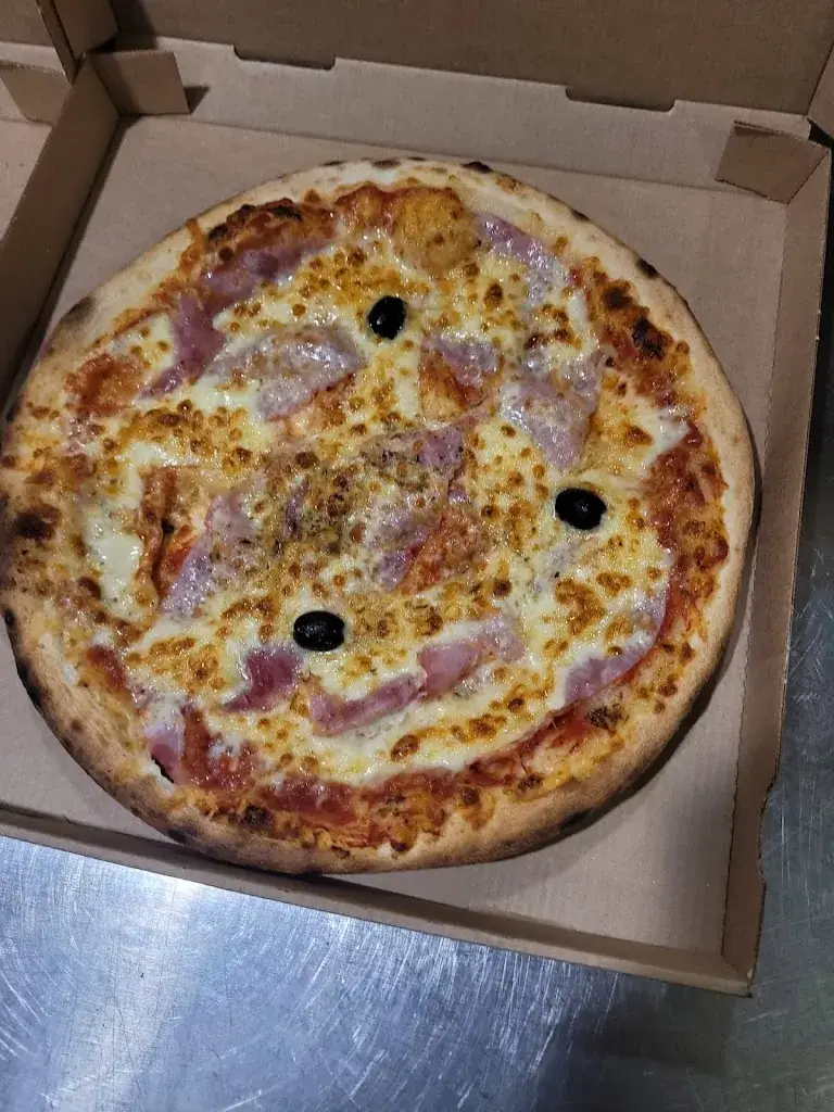 Menu_Xtreme Pizza_Angles_image_8