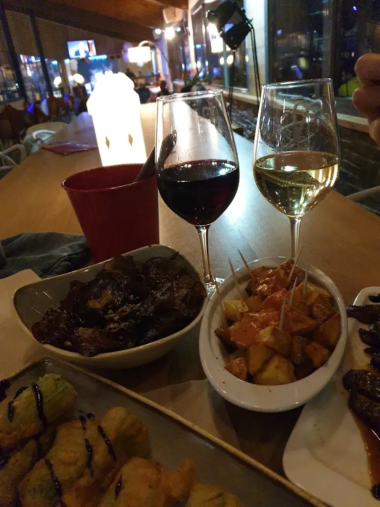 Le Yes_Angles_slider_image_2