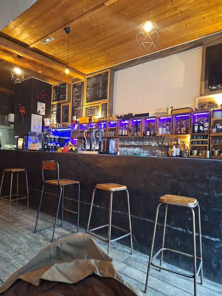 Le Yes_Angles_slider_image_3