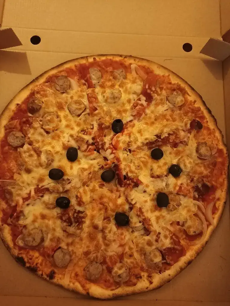 Marie garcia_Pizza Luna Llupia_Llupia_review