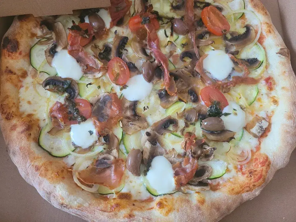 Menu_PIZZA QUATTRO_Llupia_image_2