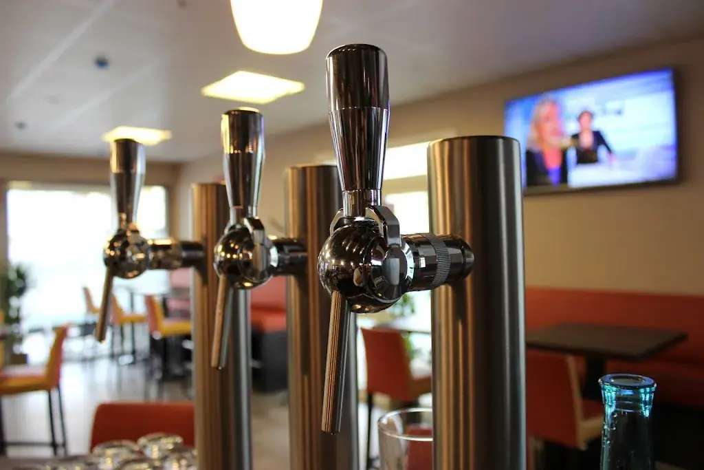 L'insolent_Luc-la-Primaube_slider_image_2