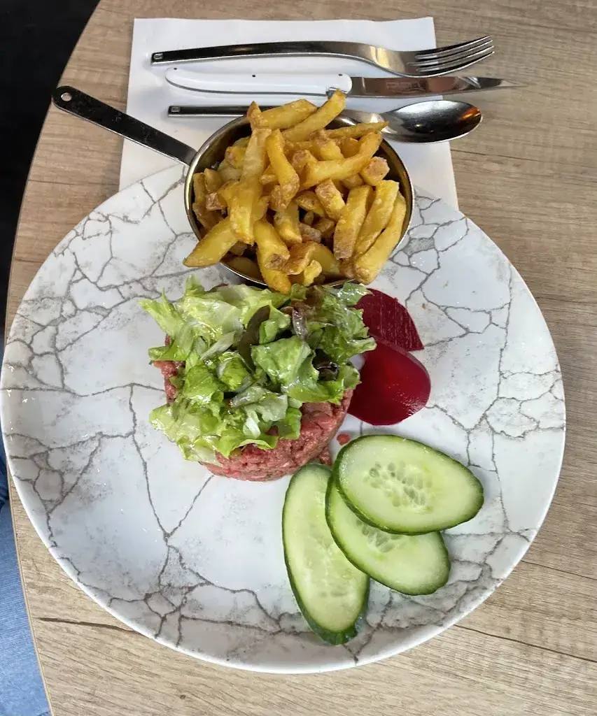 tom rouq_La Logia_Rodez_review