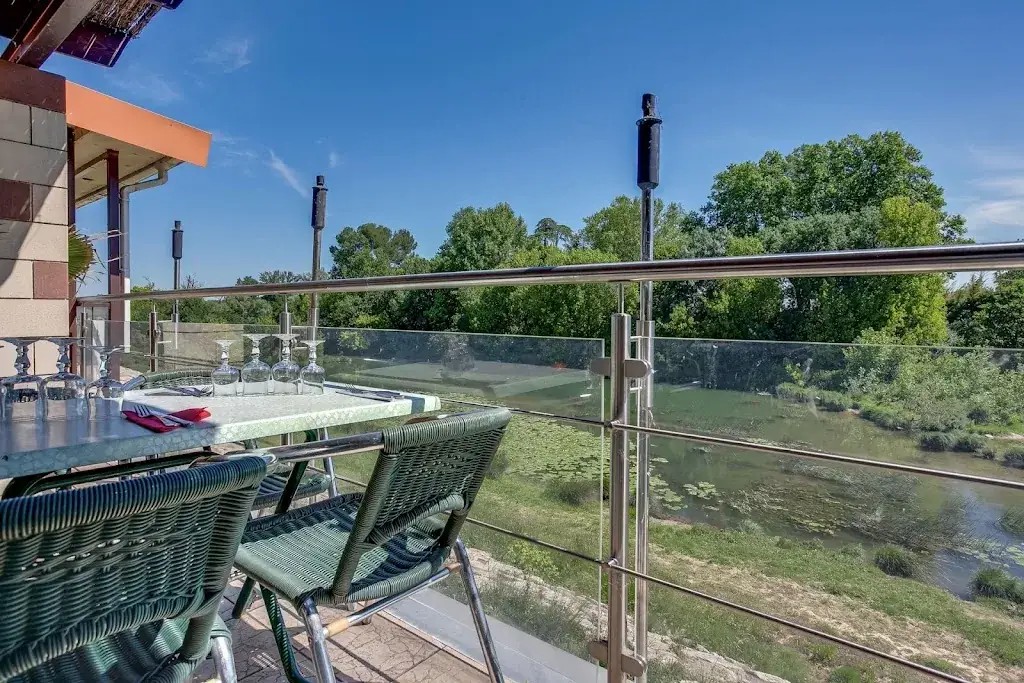 Hôtel Restaurant Mon Auberge SARL restaurant in Lunel