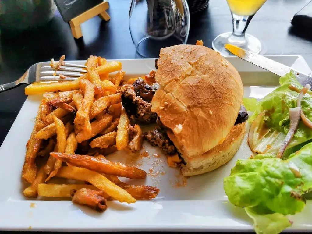 DROLES DEUX TABLES_Lunel-Viel_slider_image_1