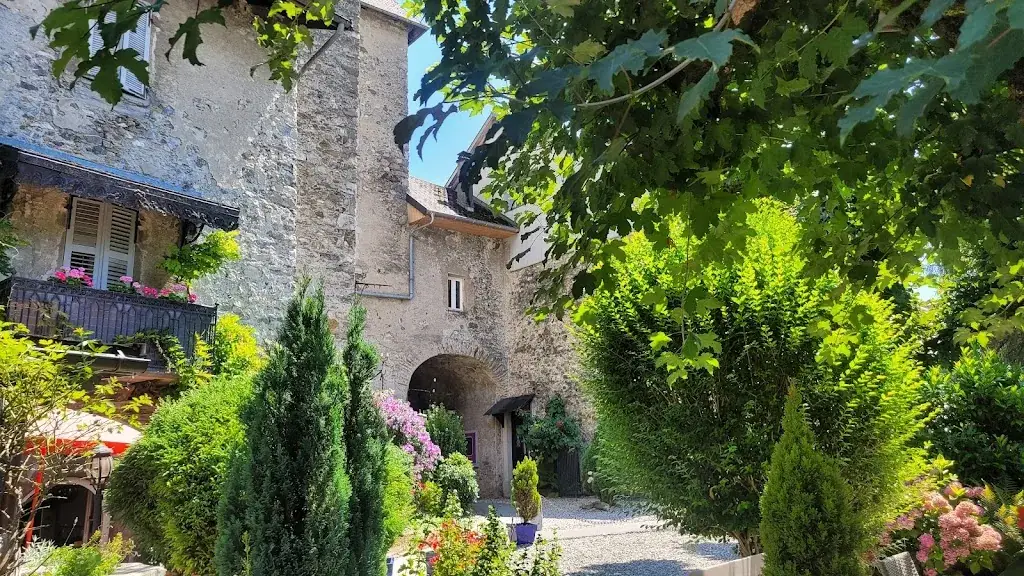 Vanessa Théry_La Chatelle - Castello d'Enzo_Ugine_review