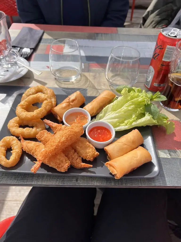 Alexandra Robbins_L' Adret_Villard-sur-Doron_review