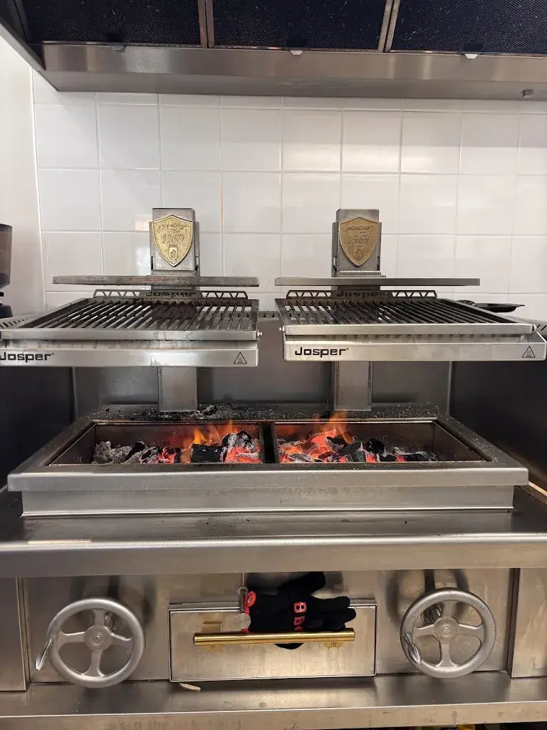 Uxello Restaurant_Luzech_slider_image_3