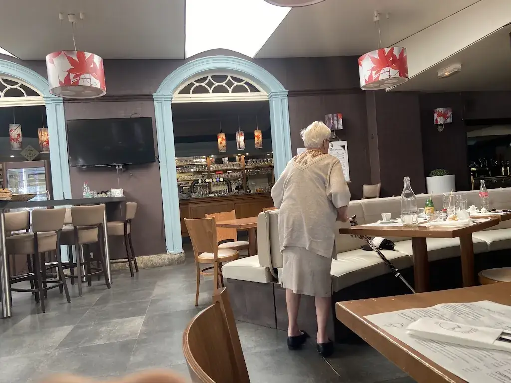 shin yamada_La Terrasse_Luz-Saint-Sauveur_review