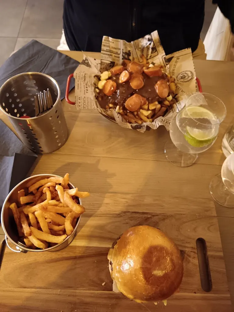 Marina Pavé_O POUTINE_Luz-Saint-Sauveur_recensione