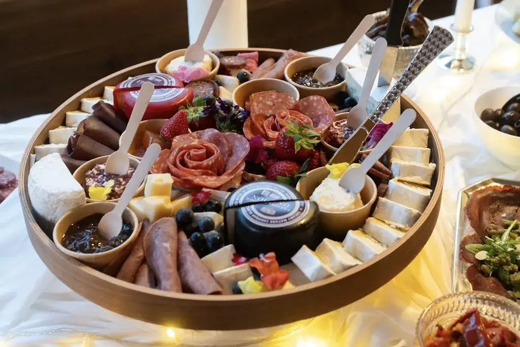 Laurence et Dimitri_Lapérodine | Planches apéritives, Brunch & Grazing à Nîmes_Marguerittes_recensione