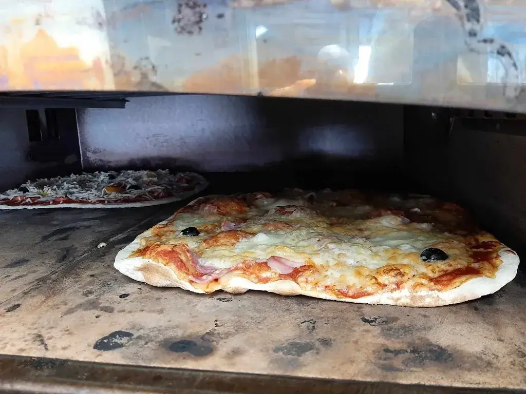 La Cabane A Pizz'_Marsillargues_slider_image_3