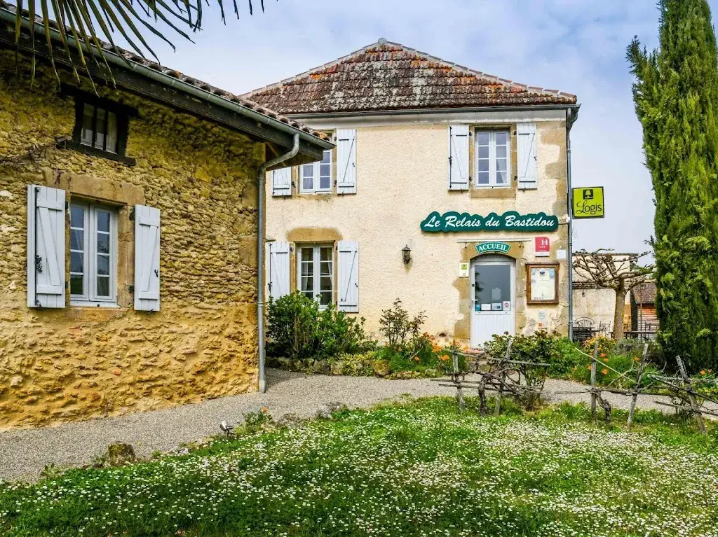 Hôtel le Relais du Bastidou ristorante a Beaumarchés