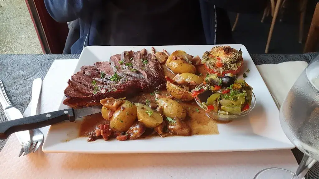 Le Sans-Lys_Martel_slider_image_2