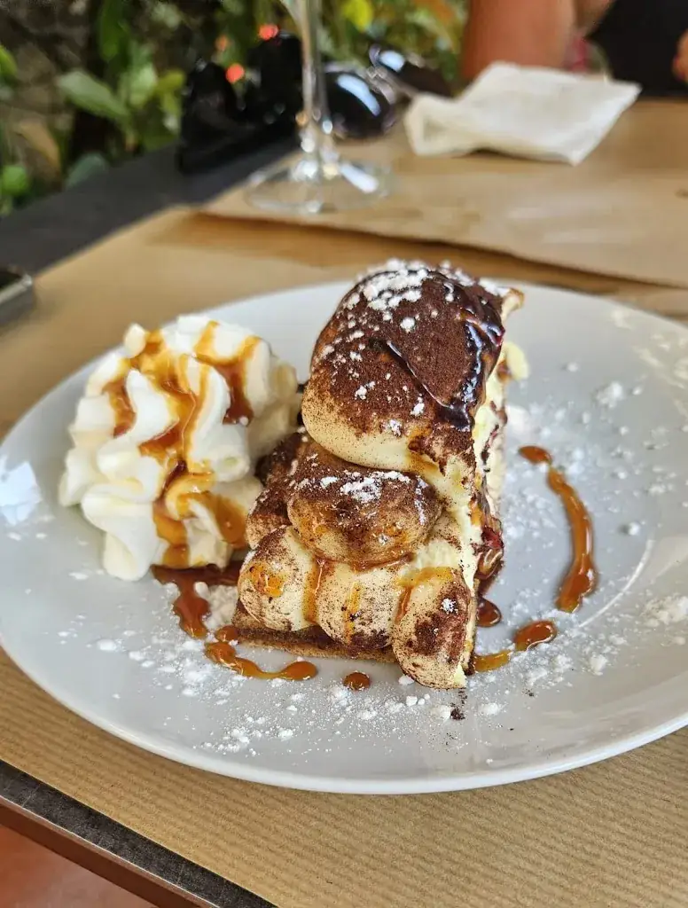 Le Sans-Lys_Martel_slider_image_3