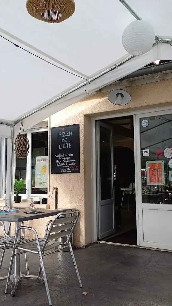 Anne R_O' berges du rocher_Martel_review