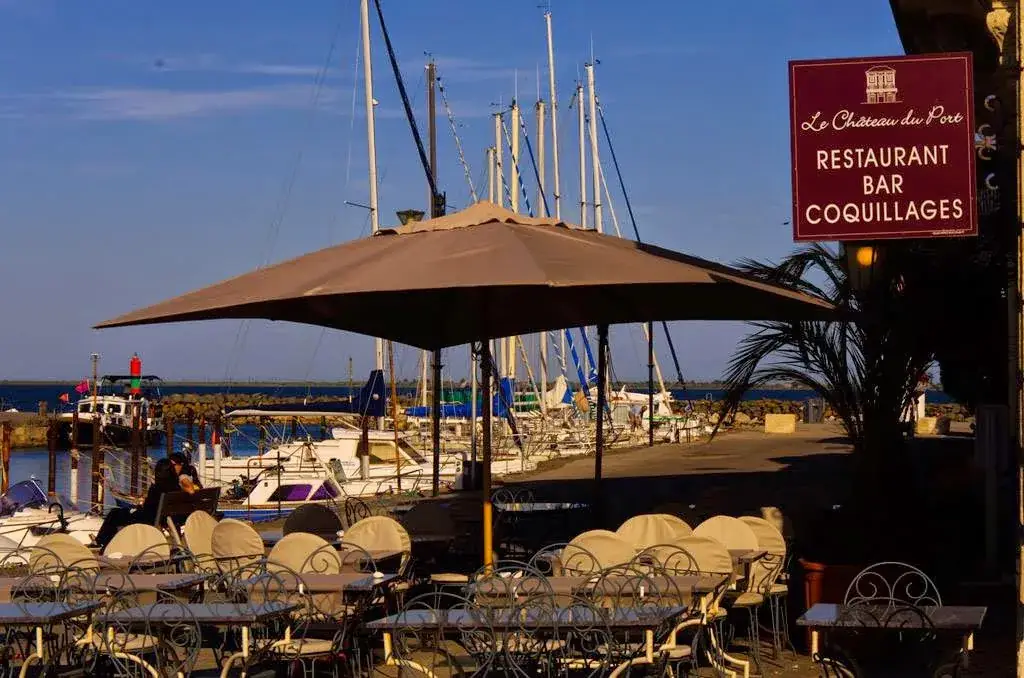 Restaurant Le Château du Port restaurant in Marseillan
