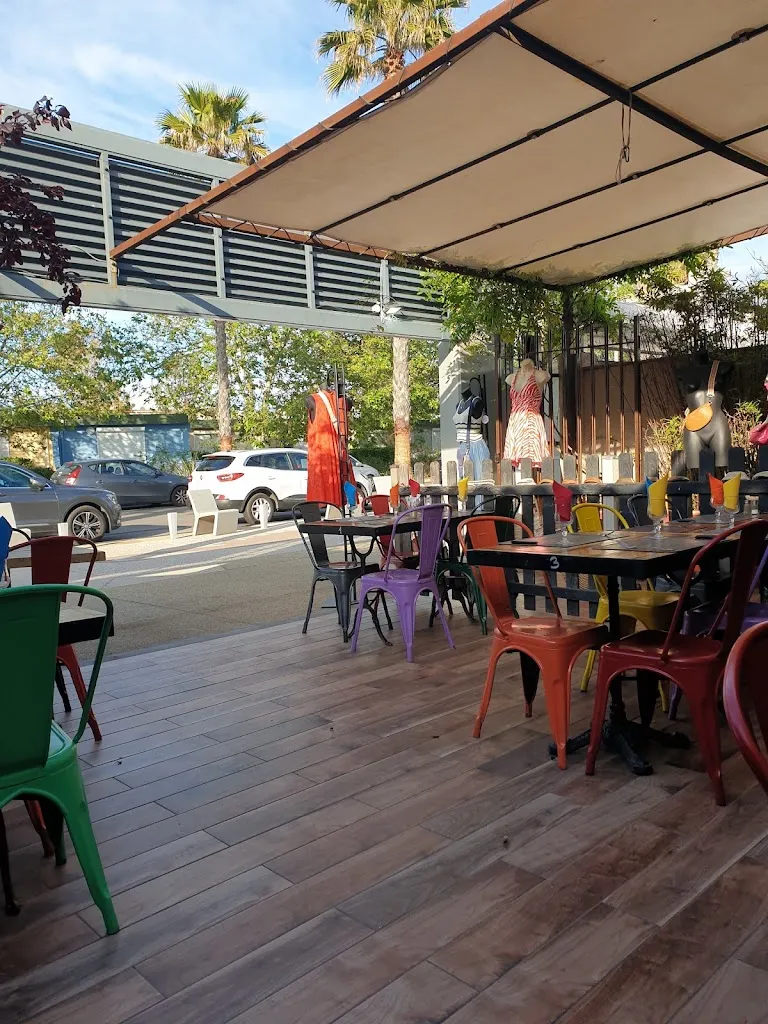 Color Café Restaurant & Boutique ristorante a Marseillan