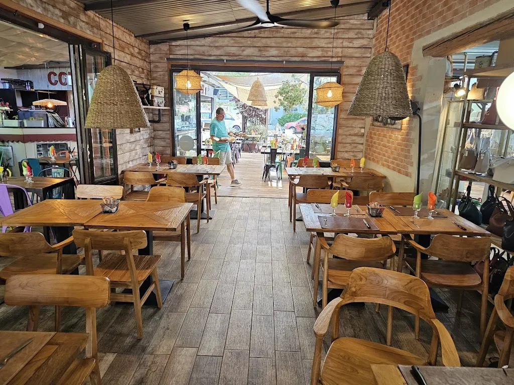 Color Café Restaurant & Boutique_Marseillan_slider_image_2