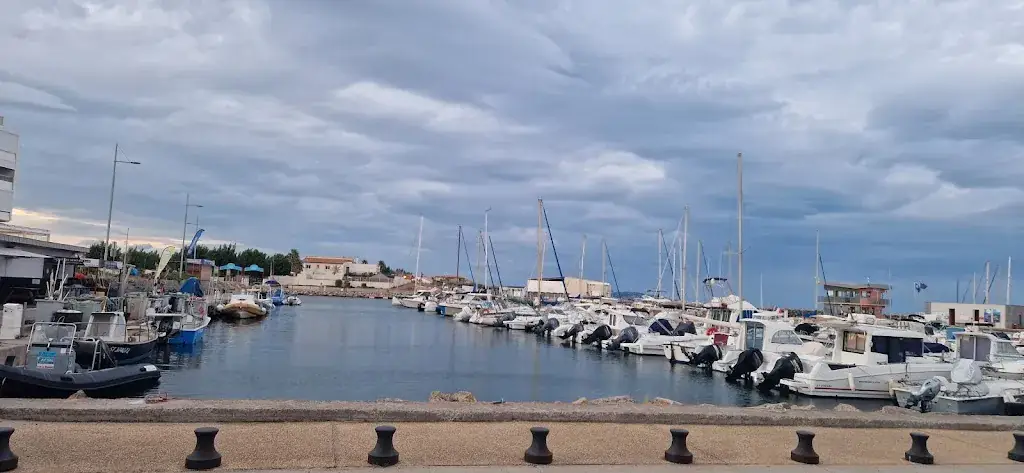 Stav Moriceau_Marina Bay_Marseillan_review