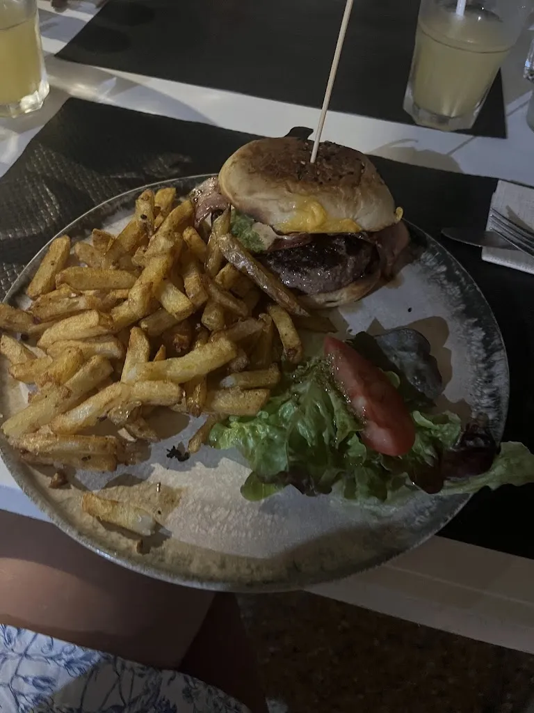 jisung han_Cote Plage_Marseillan_review